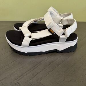 TEVA JADITO PLAYTFORM SANDALS WHITE NIB